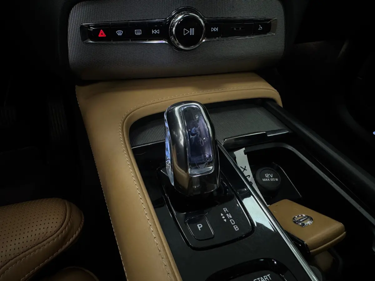 2.0 T8 SOH 89% Inscription Luxury-Line Intellisafe Pro Line Parkeer pakket