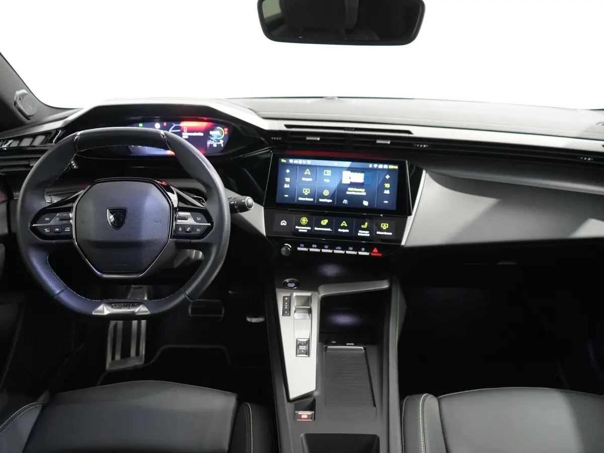 1.6 Plug-in Hybrid 180 GT Panoramadak / 360 camera | Achterbank in 3 delen neerklapbaar met skiluik | Achteropkomend verkeer waarschuwing | Achteruitrij assistent