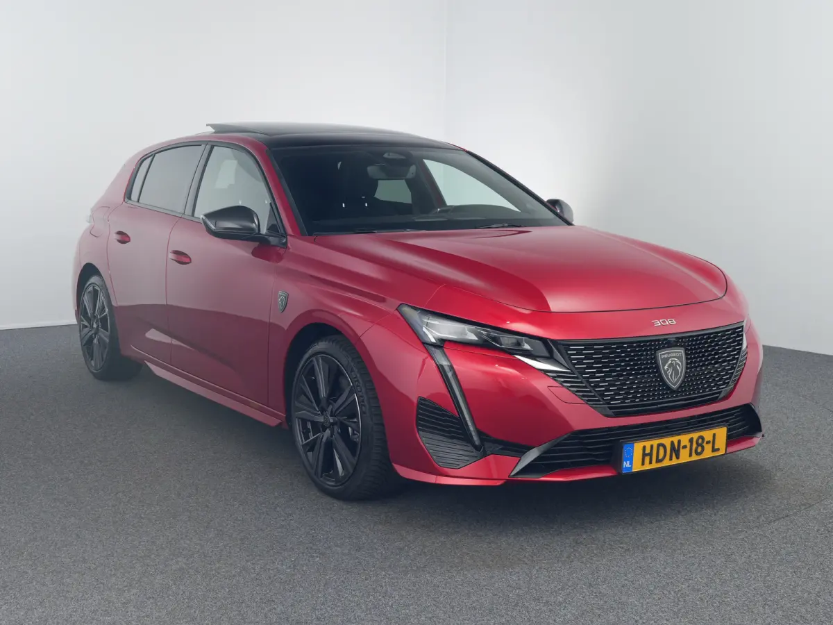 1.6 Plug-in Hybrid 180 GT Panoramadak / 360 camera | Achterbank in 3 delen neerklapbaar met skiluik | Achteropkomend verkeer waarschuwing | Achteruitrij assistent