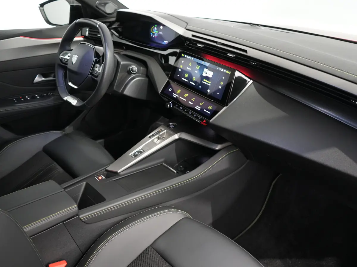 1.6 Plug-in Hybrid 180 GT Panoramadak / 360 camera | Achterbank in 3 delen neerklapbaar met skiluik | Achteropkomend verkeer waarschuwing | Achteruitrij assistent