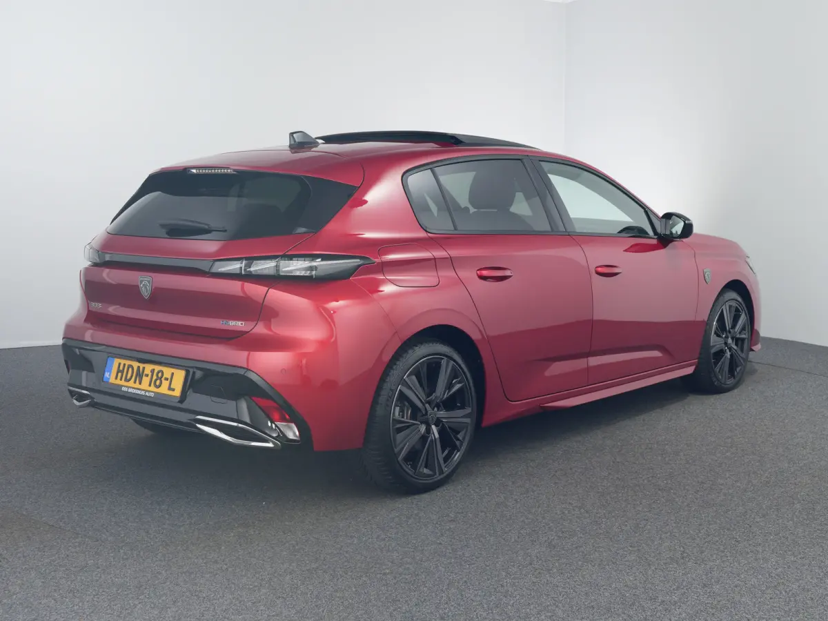 1.6 Plug-in Hybrid 180 GT Panoramadak / 360 camera | Achterbank in 3 delen neerklapbaar met skiluik | Achteropkomend verkeer waarschuwing | Achteruitrij assistent
