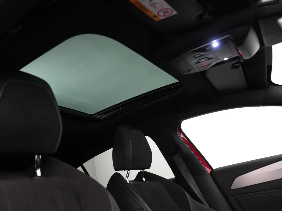 1.6 Plug-in Hybrid 180 GT Panoramadak / 360 camera | Achterbank in 3 delen neerklapbaar met skiluik | Achteropkomend verkeer waarschuwing | Achteruitrij assistent