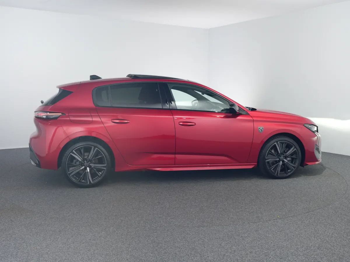 1.6 Plug-in Hybrid 180 GT Panoramadak / 360 camera | Achterbank in 3 delen neerklapbaar met skiluik | Achteropkomend verkeer waarschuwing | Achteruitrij assistent
