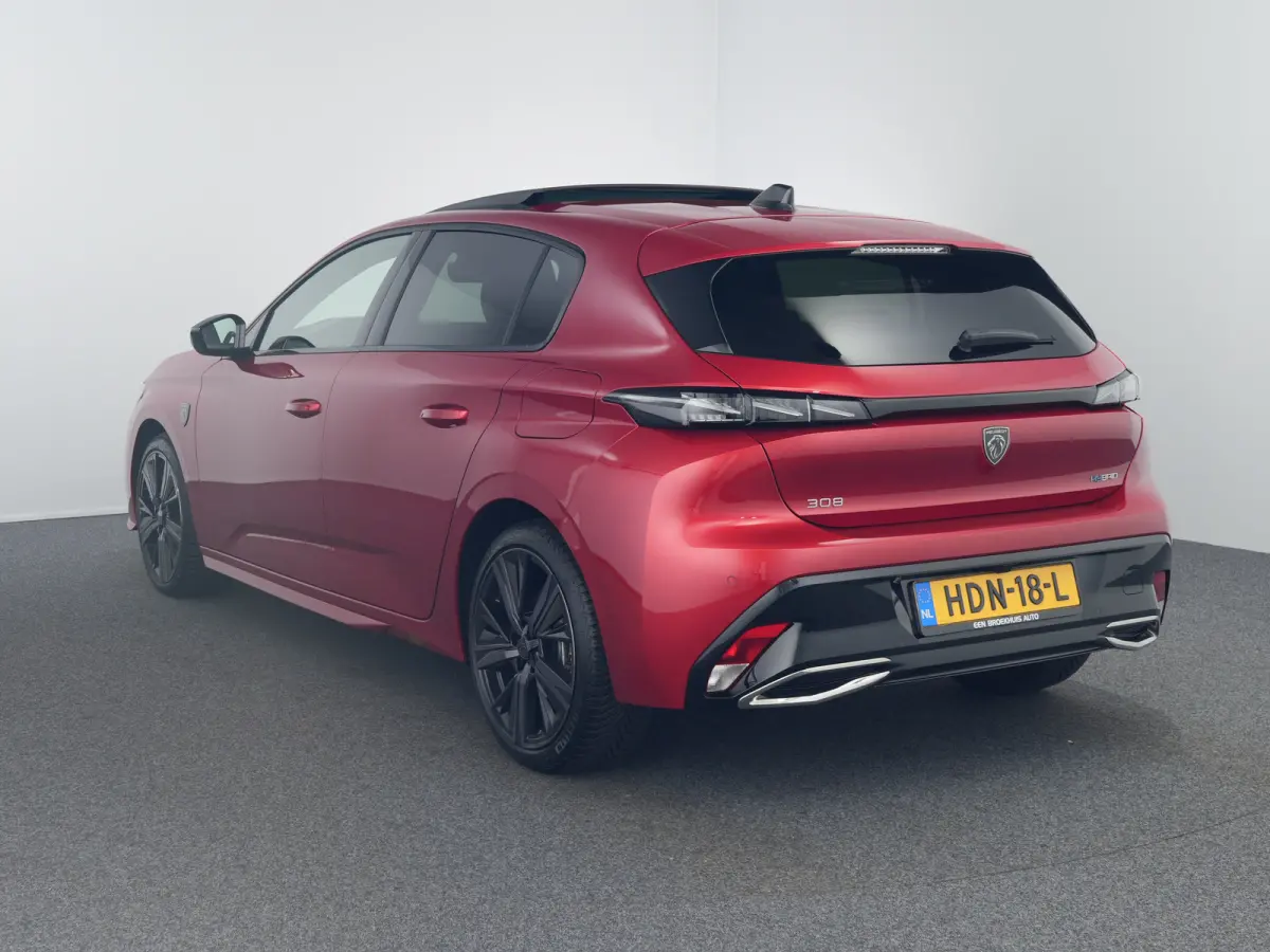 1.6 Plug-in Hybrid 180 GT Panoramadak / 360 camera | Achterbank in 3 delen neerklapbaar met skiluik | Achteropkomend verkeer waarschuwing | Achteruitrij assistent