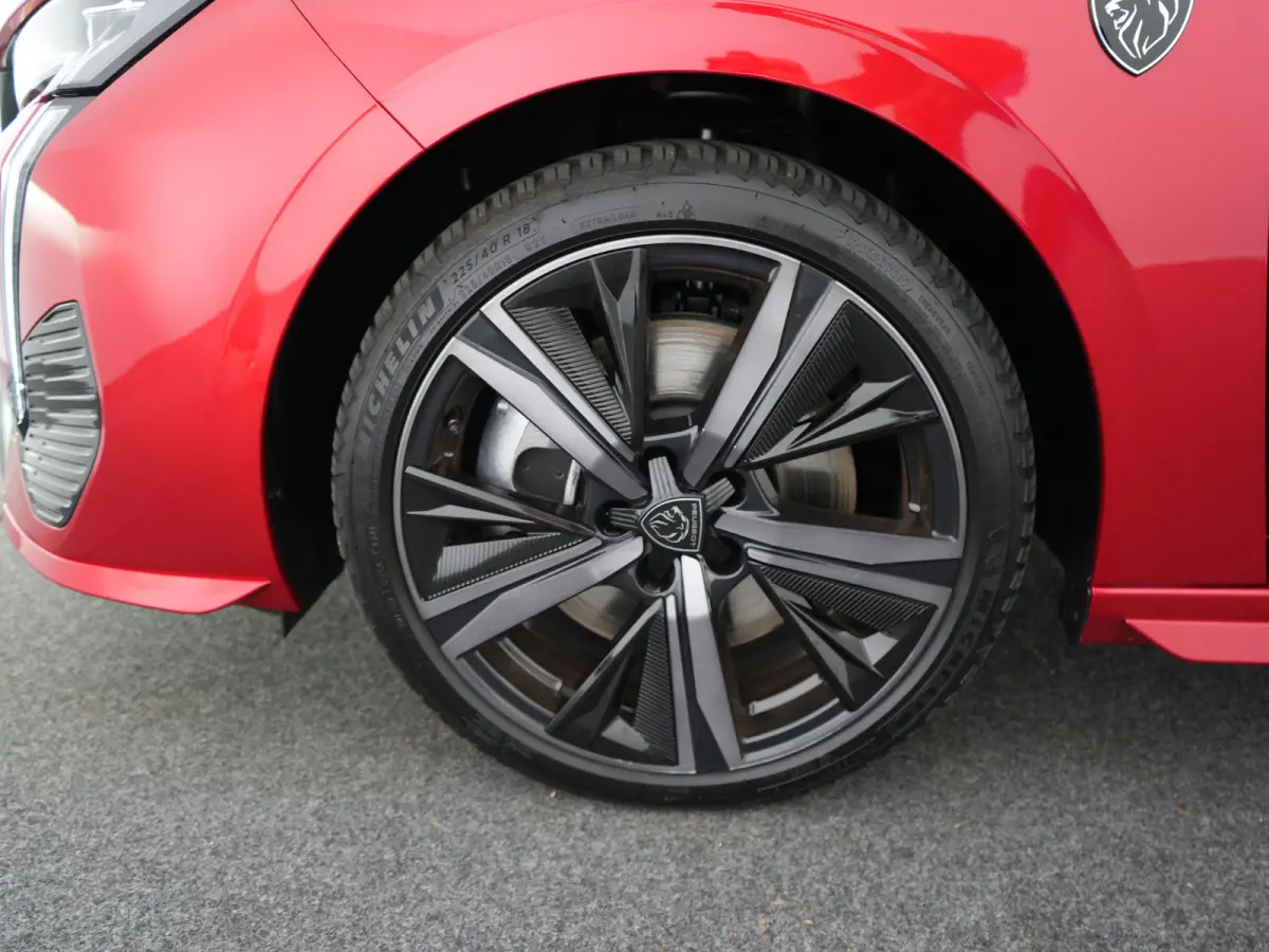 1.6 Plug-in Hybrid 180 GT Panoramadak / 360 camera | Achterbank in 3 delen neerklapbaar met skiluik | Achteropkomend verkeer waarschuwing | Achteruitrij assistent