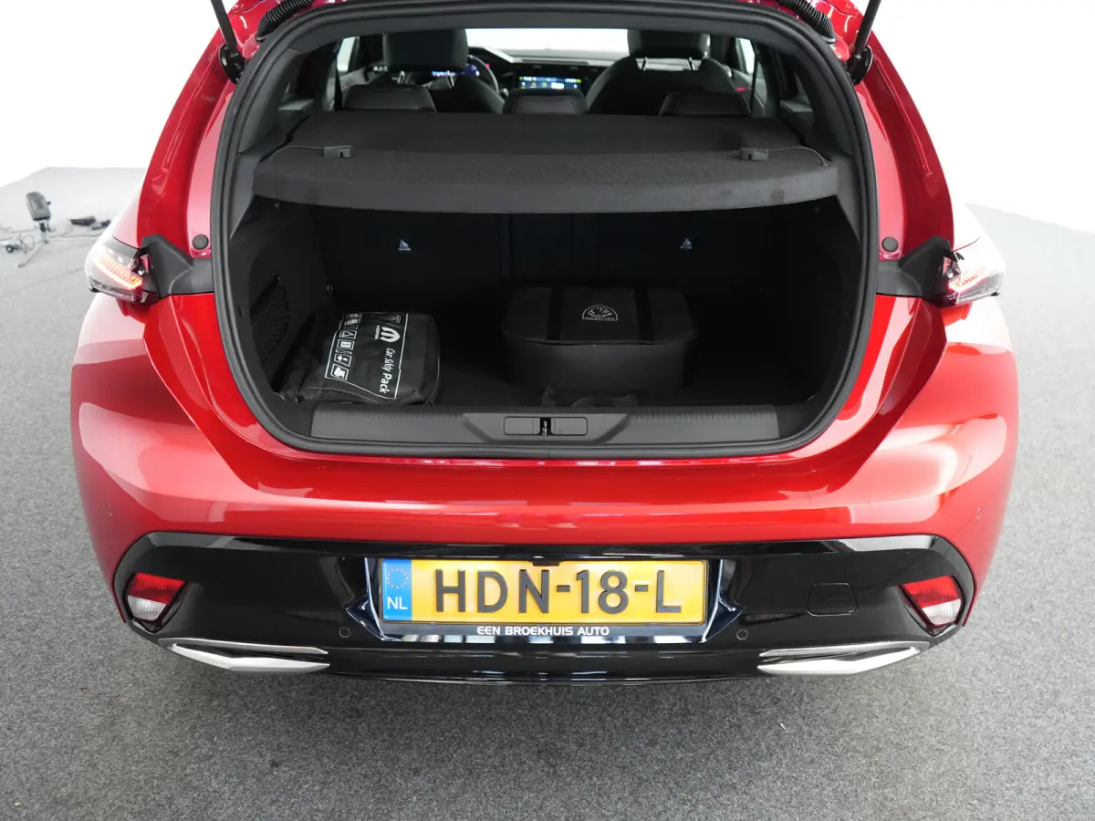 1.6 Plug-in Hybrid 180 GT Panoramadak / 360 camera | Achterbank in 3 delen neerklapbaar met skiluik | Achteropkomend verkeer waarschuwing | Achteruitrij assistent