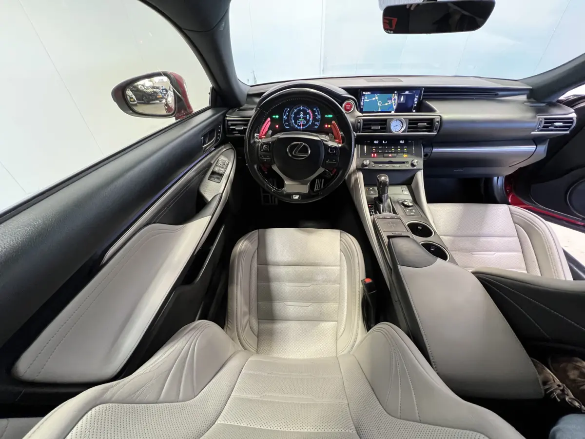 300h F SPORT Line | Navigatie | LM Velgen 19" | Voorstoelen Verwarmd/Geventileerd | Achteruitrijcamera + PDC Voor en Achter | Lederen Bekleding |