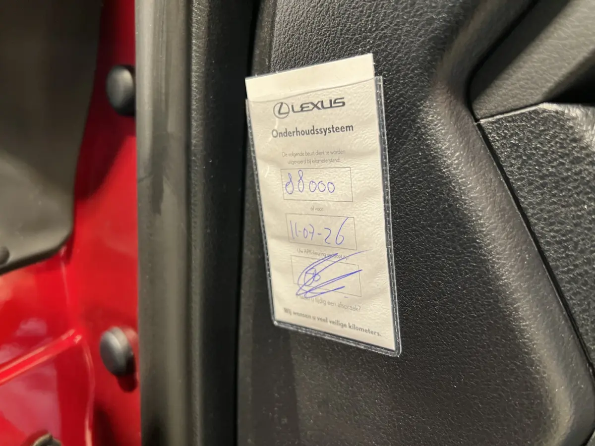 300h F SPORT Line | Navigatie | LM Velgen 19" | Voorstoelen Verwarmd/Geventileerd | Achteruitrijcamera + PDC Voor en Achter | Lederen Bekleding |