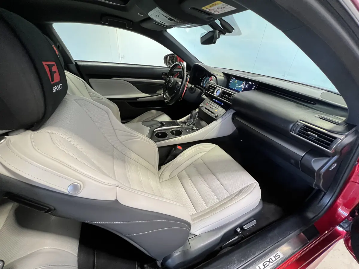 300h F SPORT Line | Navigatie | LM Velgen 19" | Voorstoelen Verwarmd/Geventileerd | Achteruitrijcamera + PDC Voor en Achter | Lederen Bekleding |
