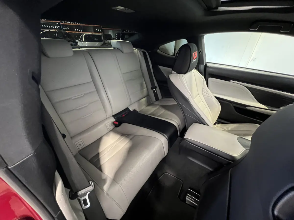 300h F SPORT Line | Navigatie | LM Velgen 19" | Voorstoelen Verwarmd/Geventileerd | Achteruitrijcamera + PDC Voor en Achter | Lederen Bekleding |