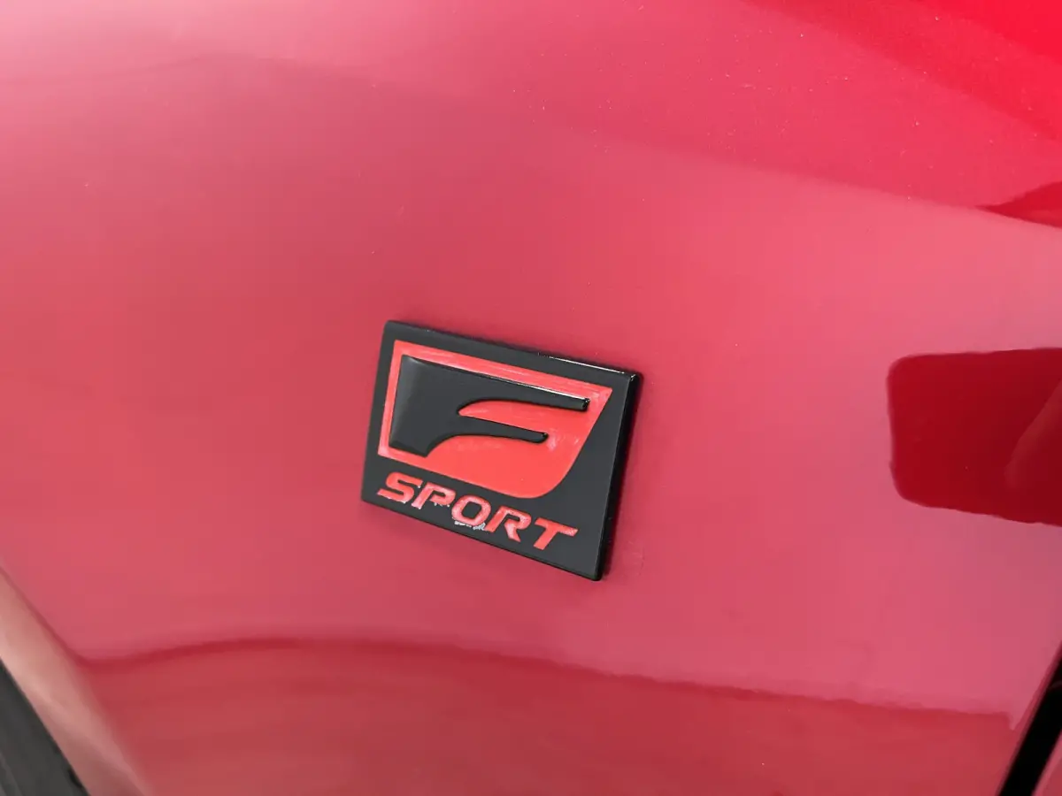 300h F SPORT Line | Navigatie | LM Velgen 19" | Voorstoelen Verwarmd/Geventileerd | Achteruitrijcamera + PDC Voor en Achter | Lederen Bekleding |