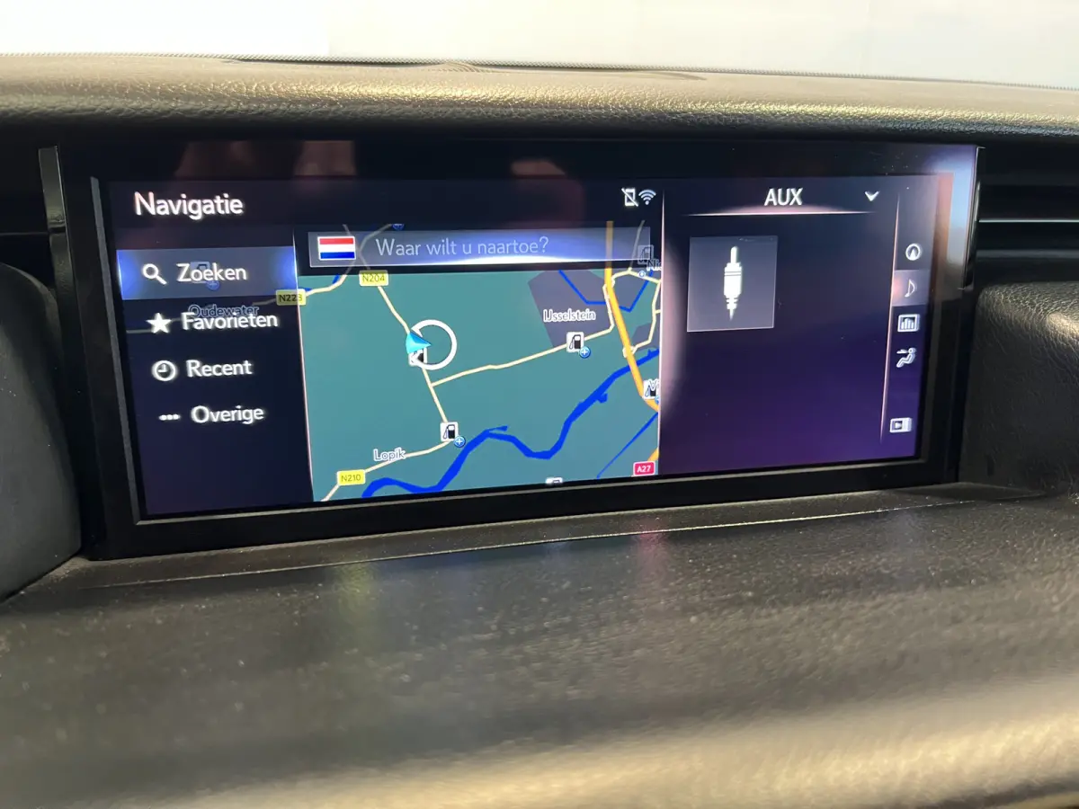 300h F SPORT Line | Navigatie | LM Velgen 19" | Voorstoelen Verwarmd/Geventileerd | Achteruitrijcamera + PDC Voor en Achter | Lederen Bekleding |