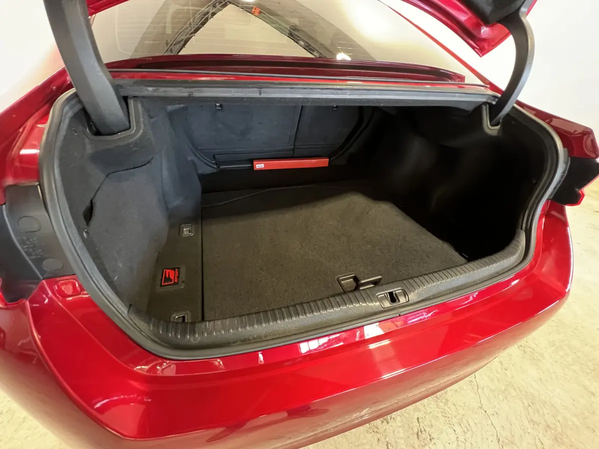 300h F SPORT Line | Navigatie | LM Velgen 19" | Voorstoelen Verwarmd/Geventileerd | Achteruitrijcamera + PDC Voor en Achter | Lederen Bekleding |