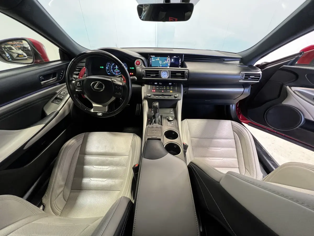 300h F SPORT Line | Navigatie | LM Velgen 19" | Voorstoelen Verwarmd/Geventileerd | Achteruitrijcamera + PDC Voor en Achter | Lederen Bekleding |