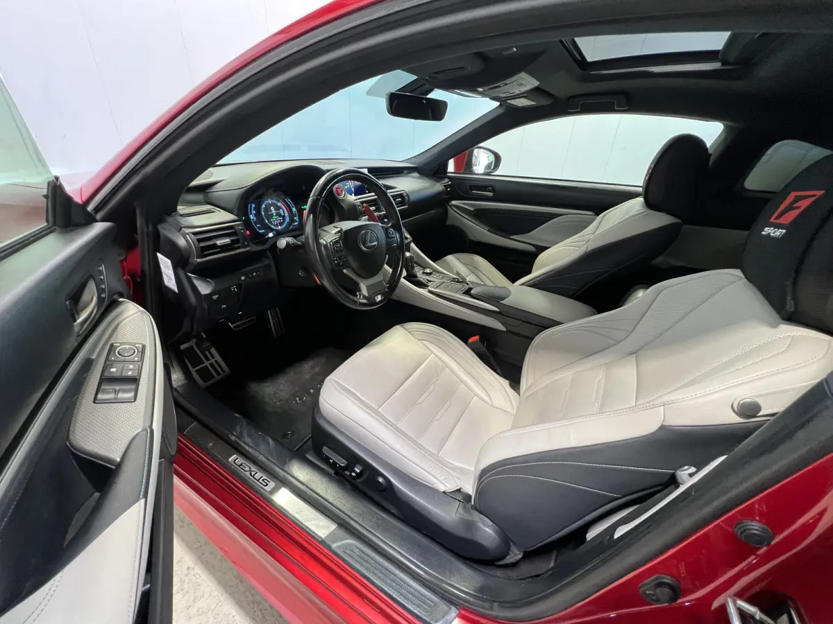 300h F SPORT Line | Navigatie | LM Velgen 19" | Voorstoelen Verwarmd/Geventileerd | Achteruitrijcamera + PDC Voor en Achter | Lederen Bekleding |