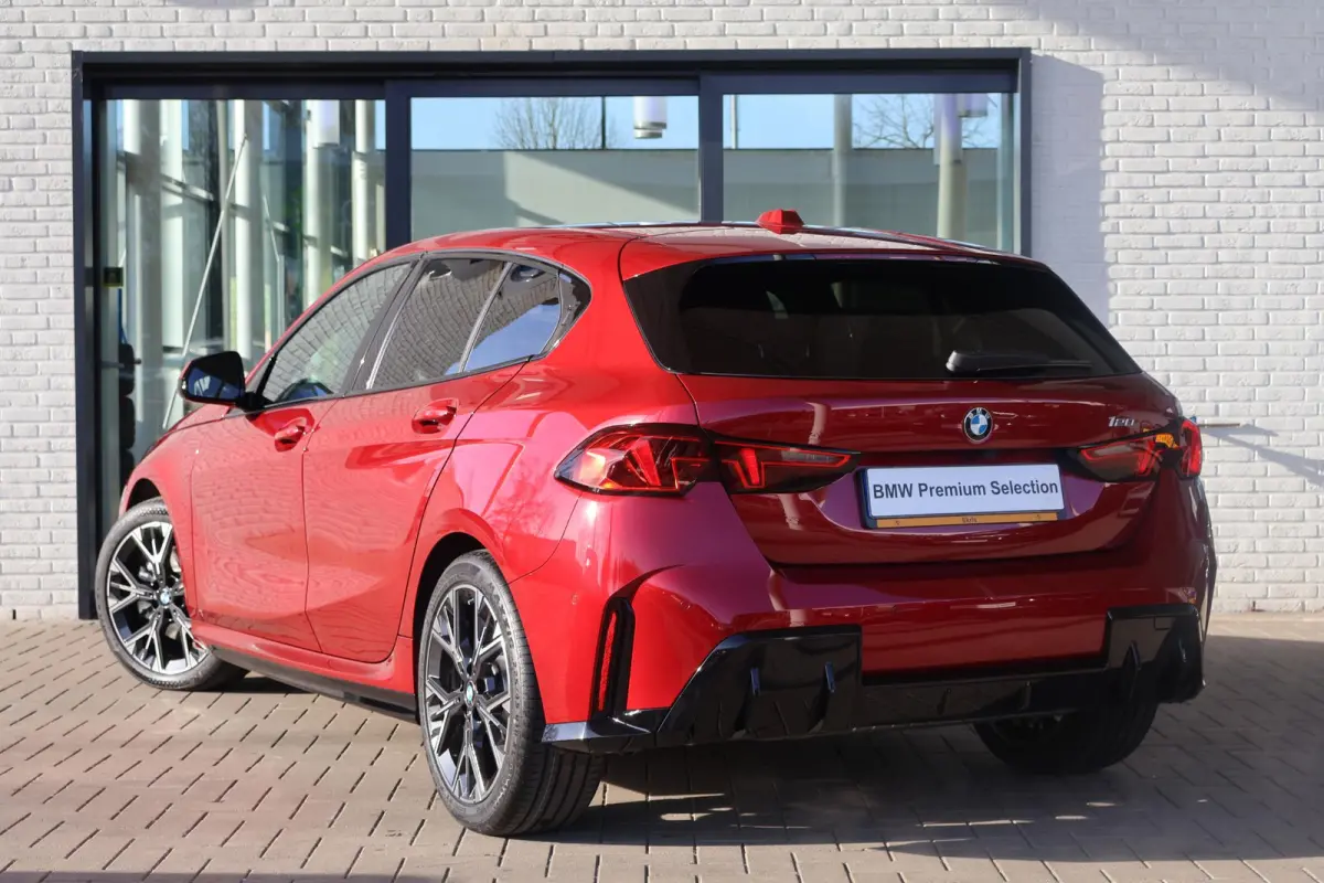 120 | M Sportpakket | Driving Assistant | Voorstoelen Verwarmd | Apple Carplay