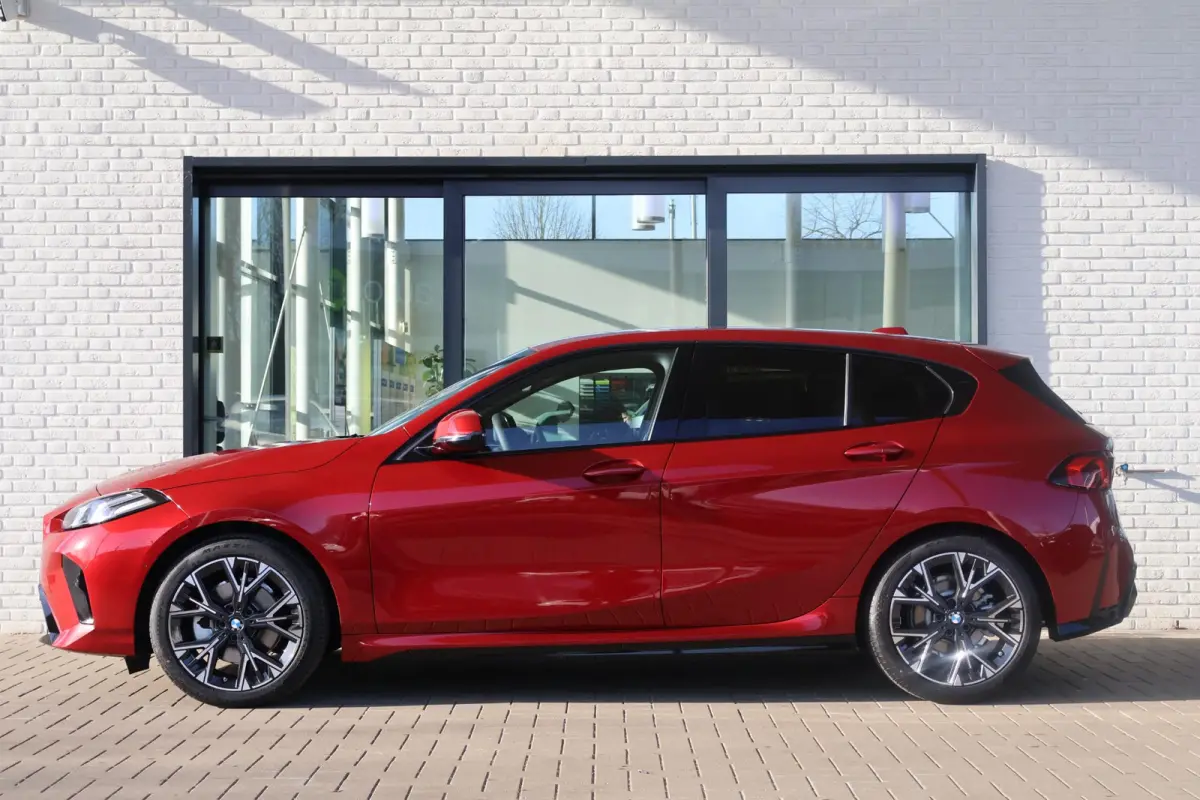 120 | M Sportpakket | Driving Assistant | Voorstoelen Verwarmd | Apple Carplay