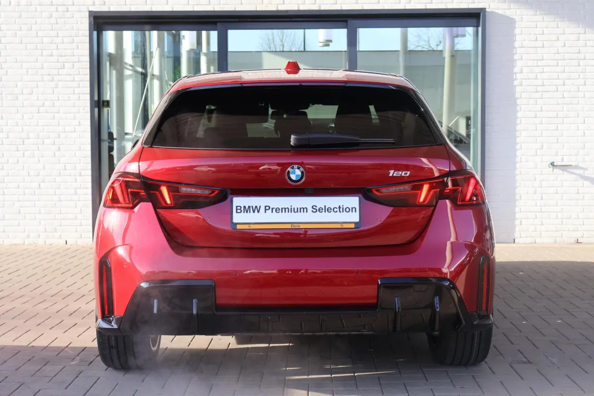 120 | M Sportpakket | Driving Assistant | Voorstoelen Verwarmd | Apple Carplay