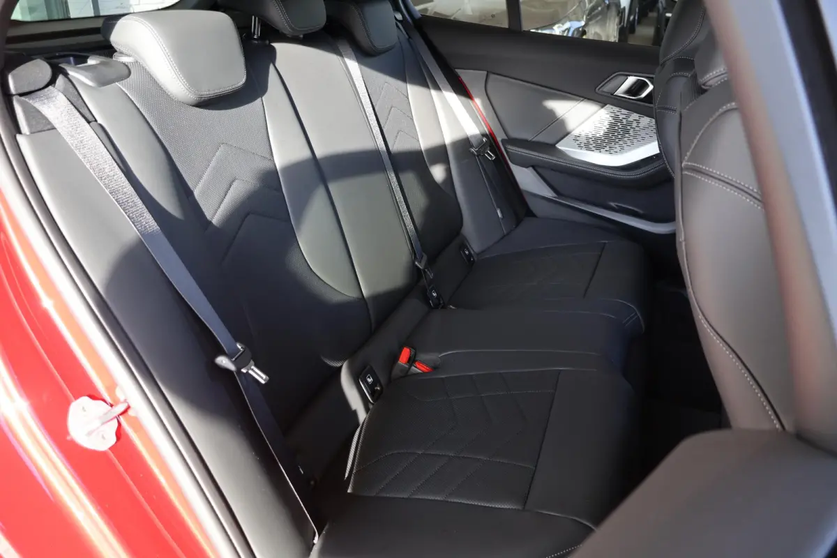 120 | M Sportpakket | Driving Assistant | Voorstoelen Verwarmd | Apple Carplay