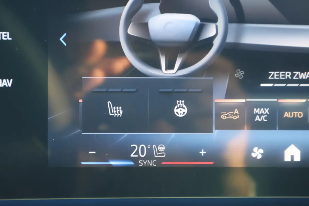120 | M Sportpakket | Driving Assistant | Voorstoelen Verwarmd | Apple Carplay