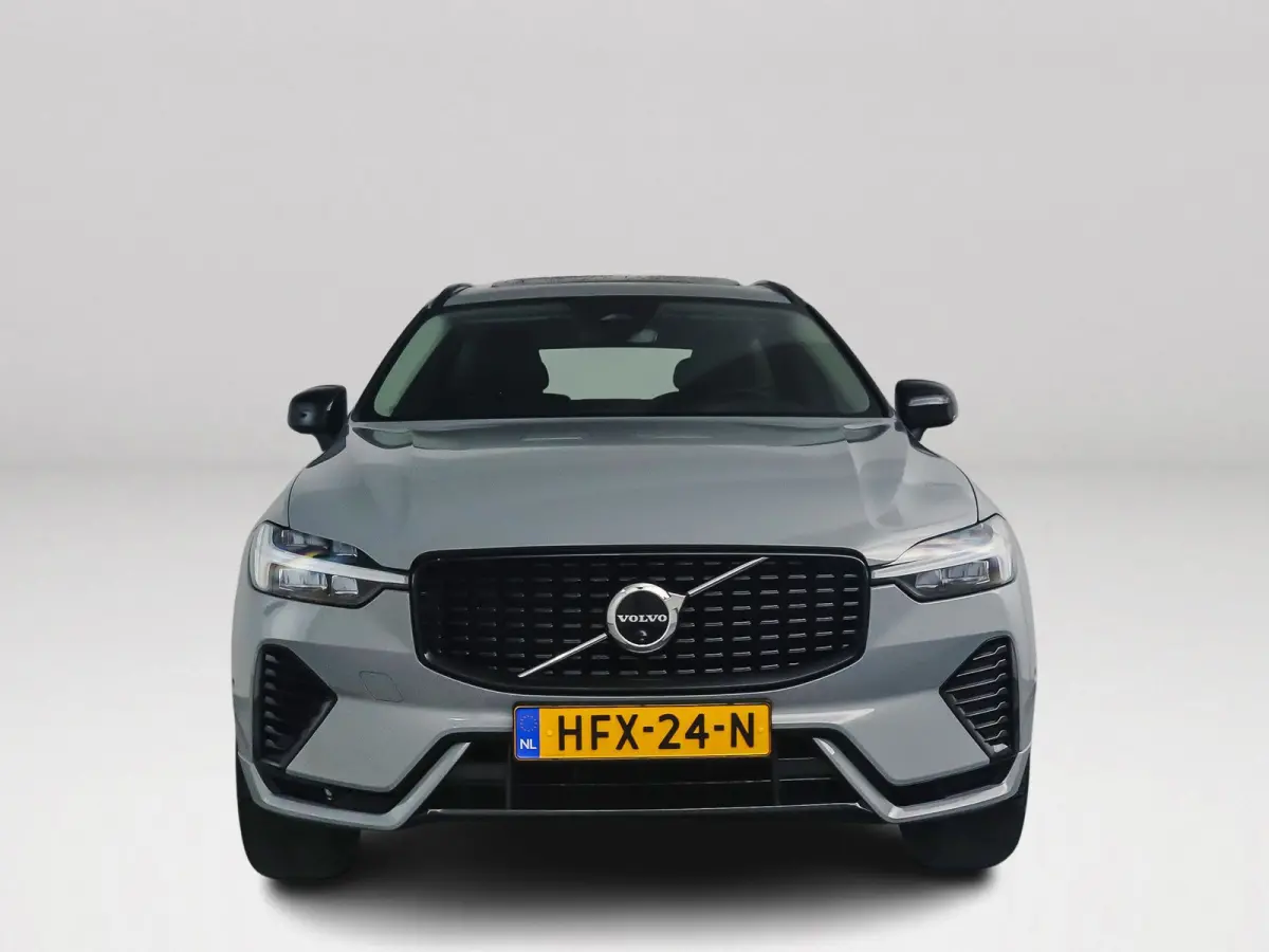 T6 Plug-in hybrid AWD Plus Dark | Panoramadak | 360° camera | Stoel- en Stuurverwarming | Trekhaak