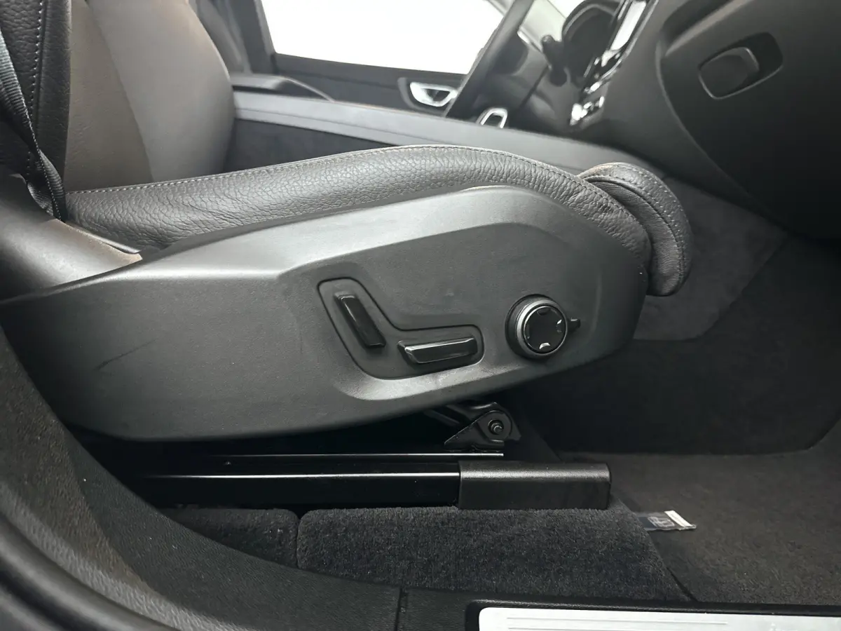 T6 Plug-in hybrid AWD Plus Dark | Panoramadak | 360° camera | Stoel- en Stuurverwarming | Trekhaak
