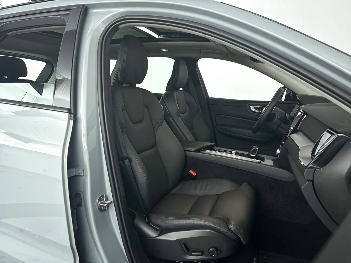 T6 Plug-in hybrid AWD Plus Dark | Panoramadak | 360° camera | Stoel- en Stuurverwarming | Trekhaak