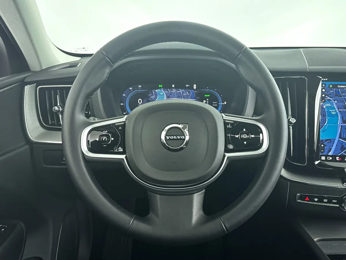 T6 Plug-in hybrid AWD Plus Dark | Panoramadak | 360° camera | Stoel- en Stuurverwarming | Trekhaak