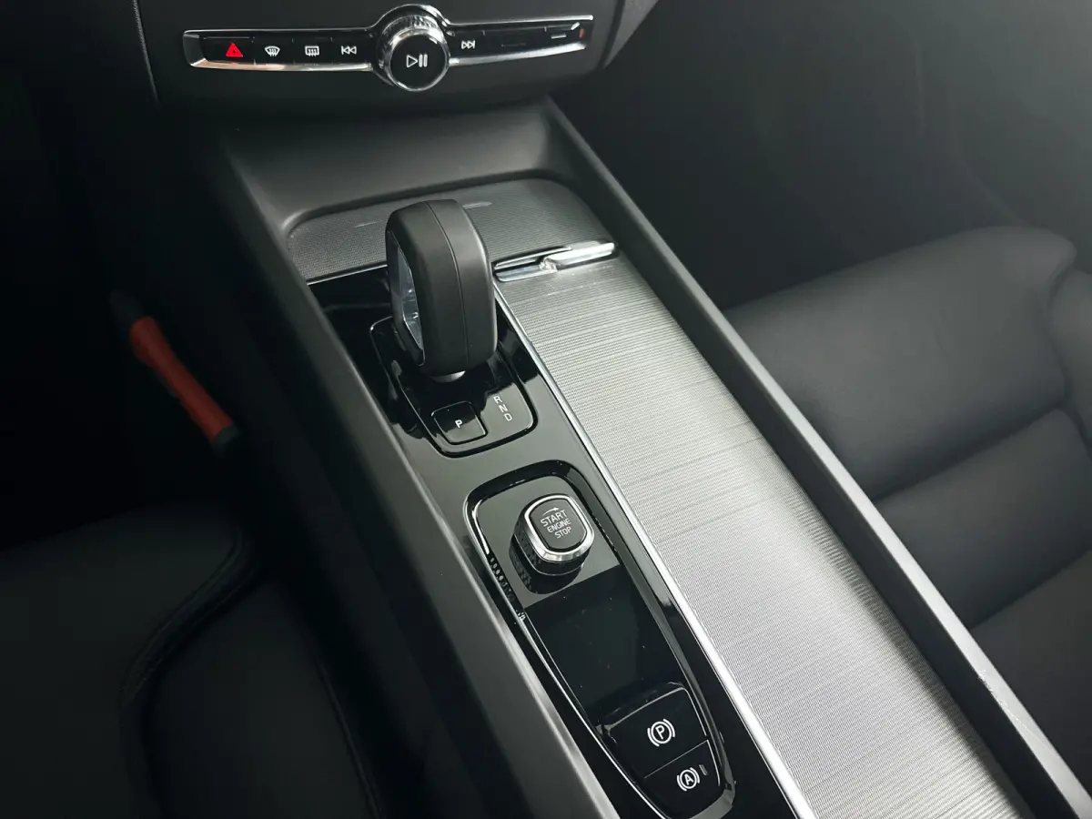 T6 Plug-in hybrid AWD Plus Dark | Panoramadak | 360° camera | Stoel- en Stuurverwarming | Trekhaak