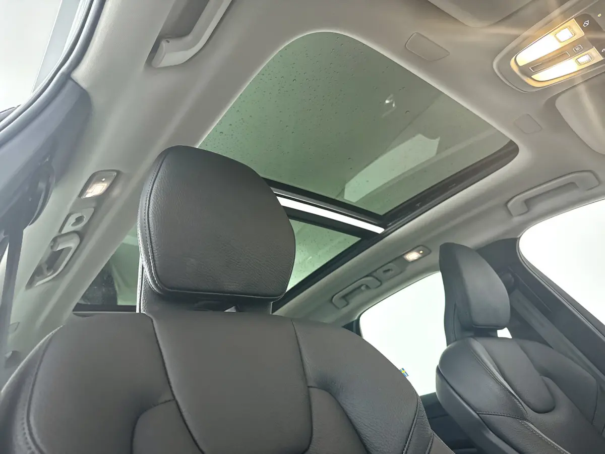 T6 Plug-in hybrid AWD Plus Dark | Panoramadak | 360° camera | Stoel- en Stuurverwarming | Trekhaak