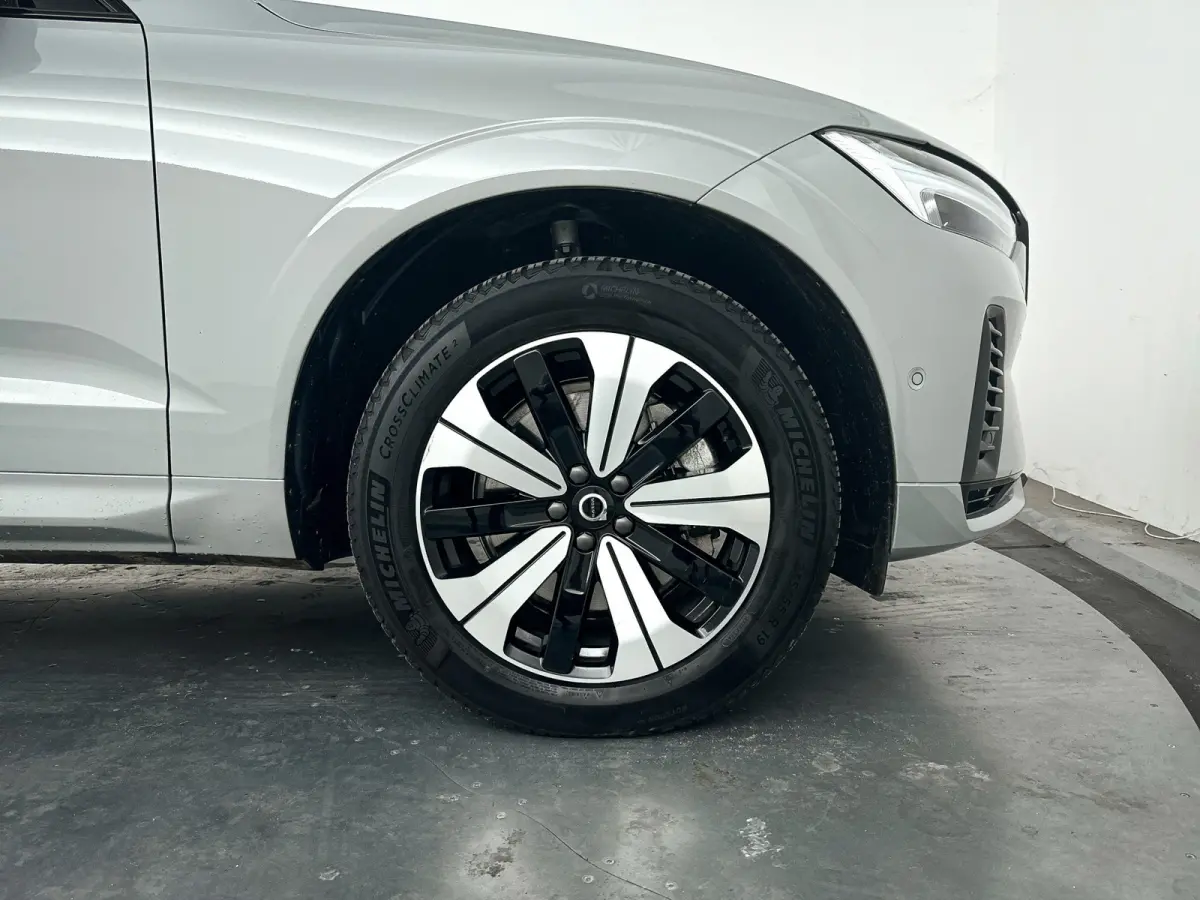 T6 Plug-in hybrid AWD Plus Dark | Panoramadak | 360° camera | Stoel- en Stuurverwarming | Trekhaak