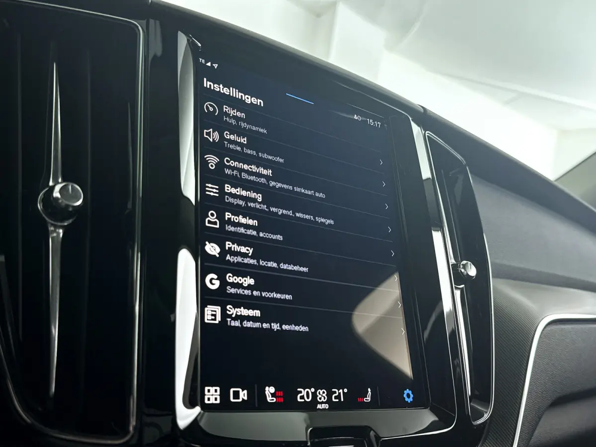 T6 Plug-in hybrid AWD Plus Dark | Panoramadak | 360° camera | Stoel- en Stuurverwarming | Trekhaak