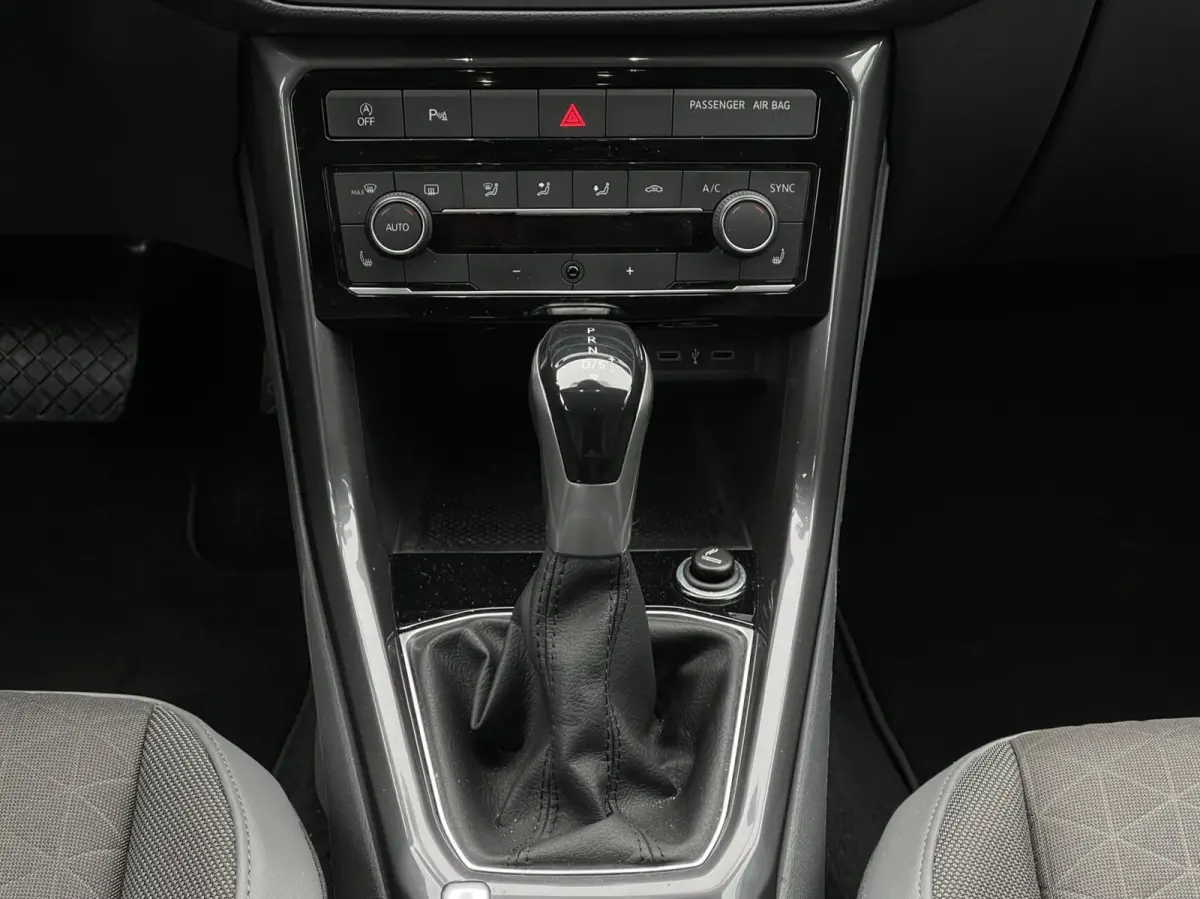 1.0 TSI Style DSG Automaat |TREKHAAK | CRUISE CONTROL ADAPTIEF | STOELVERWARMING | NAVIGATIE
