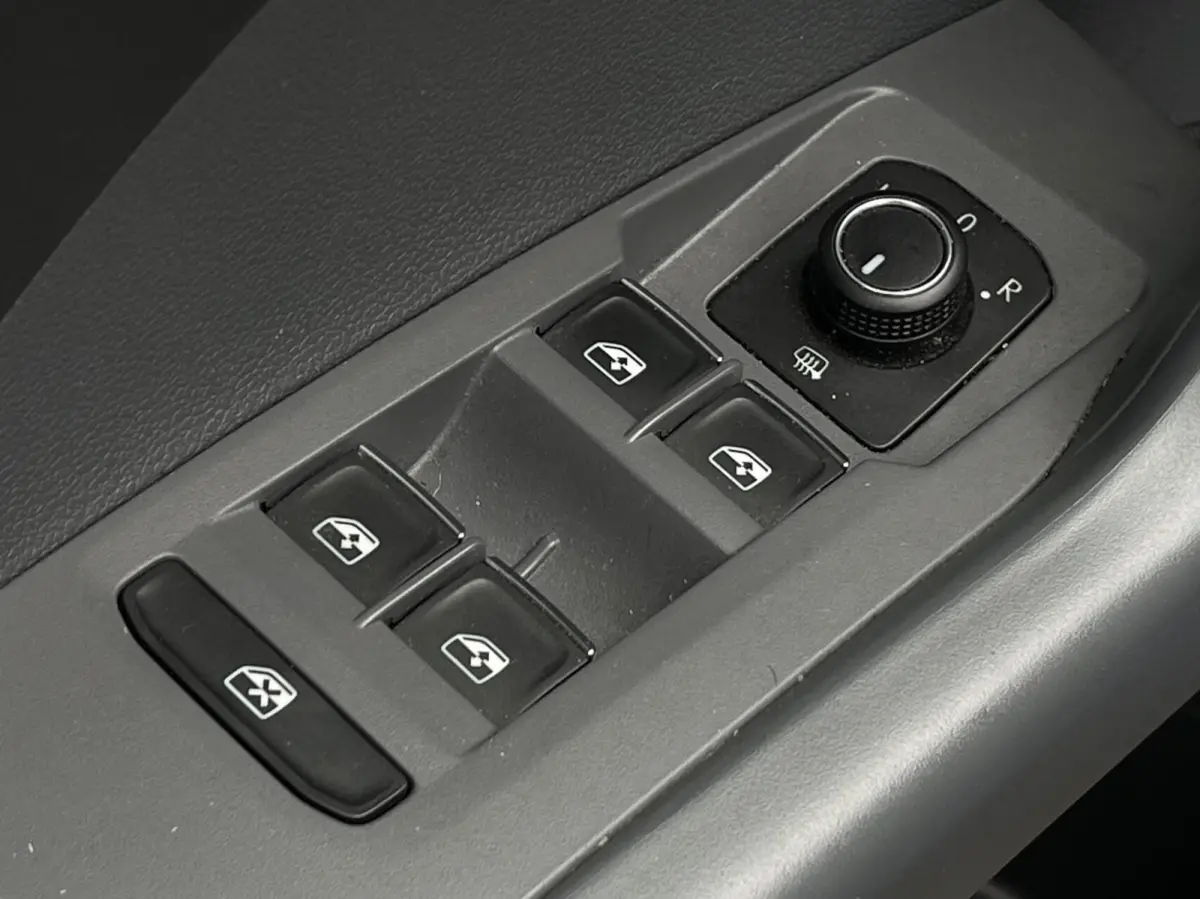 1.0 TSI Style DSG Automaat |TREKHAAK | CRUISE CONTROL ADAPTIEF | STOELVERWARMING | NAVIGATIE