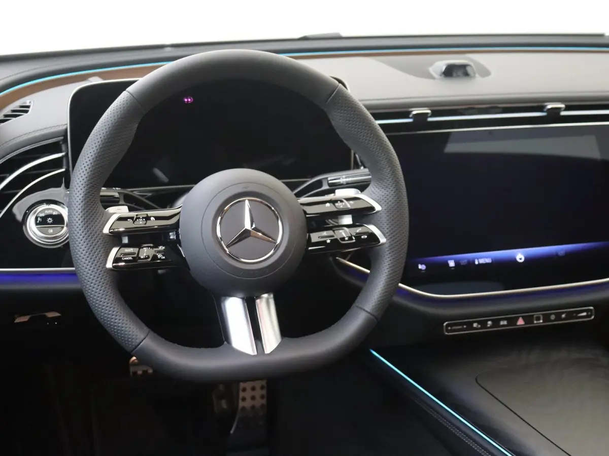300 e AMG Line / Premium Plus/ Panoramadak/ Burmester 4D/ AIRMATIC/ Achterasbesturing/ Rijassistentiepakket
