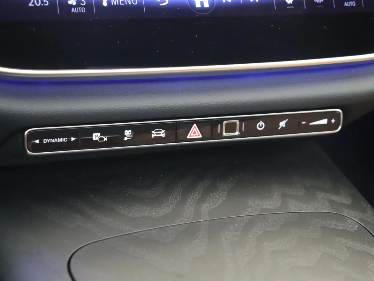 300 e AMG Line / Premium Plus/ Panoramadak/ Burmester 4D/ AIRMATIC/ Achterasbesturing/ Rijassistentiepakket