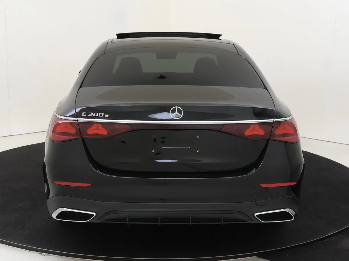 300 e AMG Line / Premium Plus/ Panoramadak/ Burmester 4D/ AIRMATIC/ Achterasbesturing/ Rijassistentiepakket