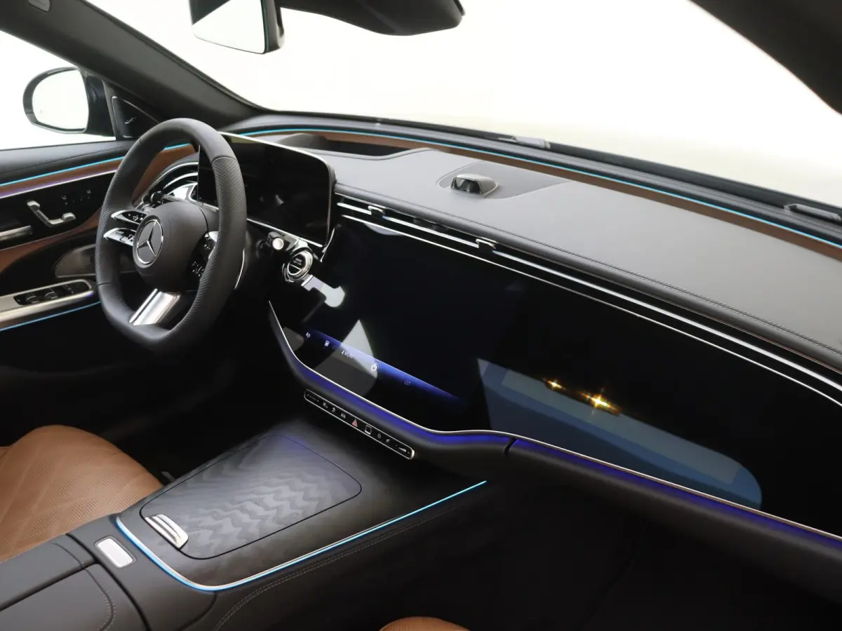 300 e AMG Line / Premium Plus/ Panoramadak/ Burmester 4D/ AIRMATIC/ Achterasbesturing/ Rijassistentiepakket