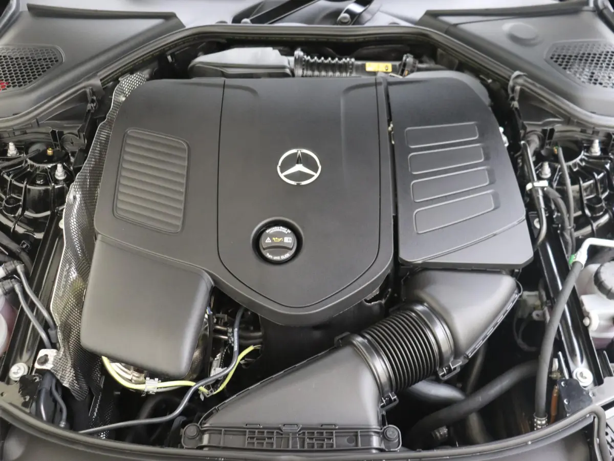 300 e AMG Line / Premium Plus/ Panoramadak/ Burmester 4D/ AIRMATIC/ Achterasbesturing/ Rijassistentiepakket