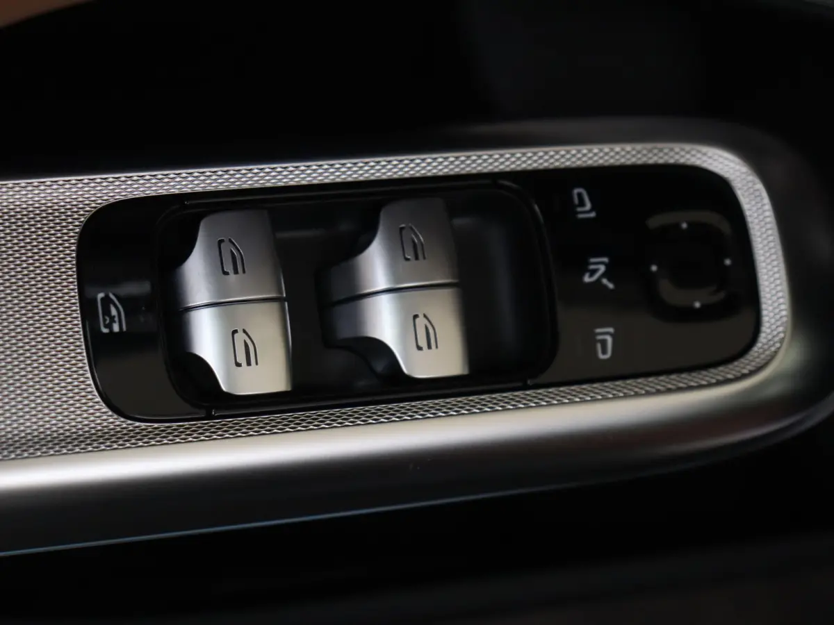 300 e AMG Line / Premium Plus/ Panoramadak/ Burmester 4D/ AIRMATIC/ Achterasbesturing/ Rijassistentiepakket