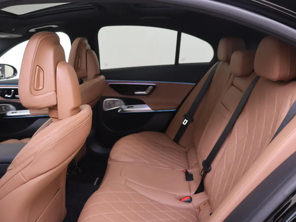 300 e AMG Line / Premium Plus/ Panoramadak/ Burmester 4D/ AIRMATIC/ Achterasbesturing/ Rijassistentiepakket