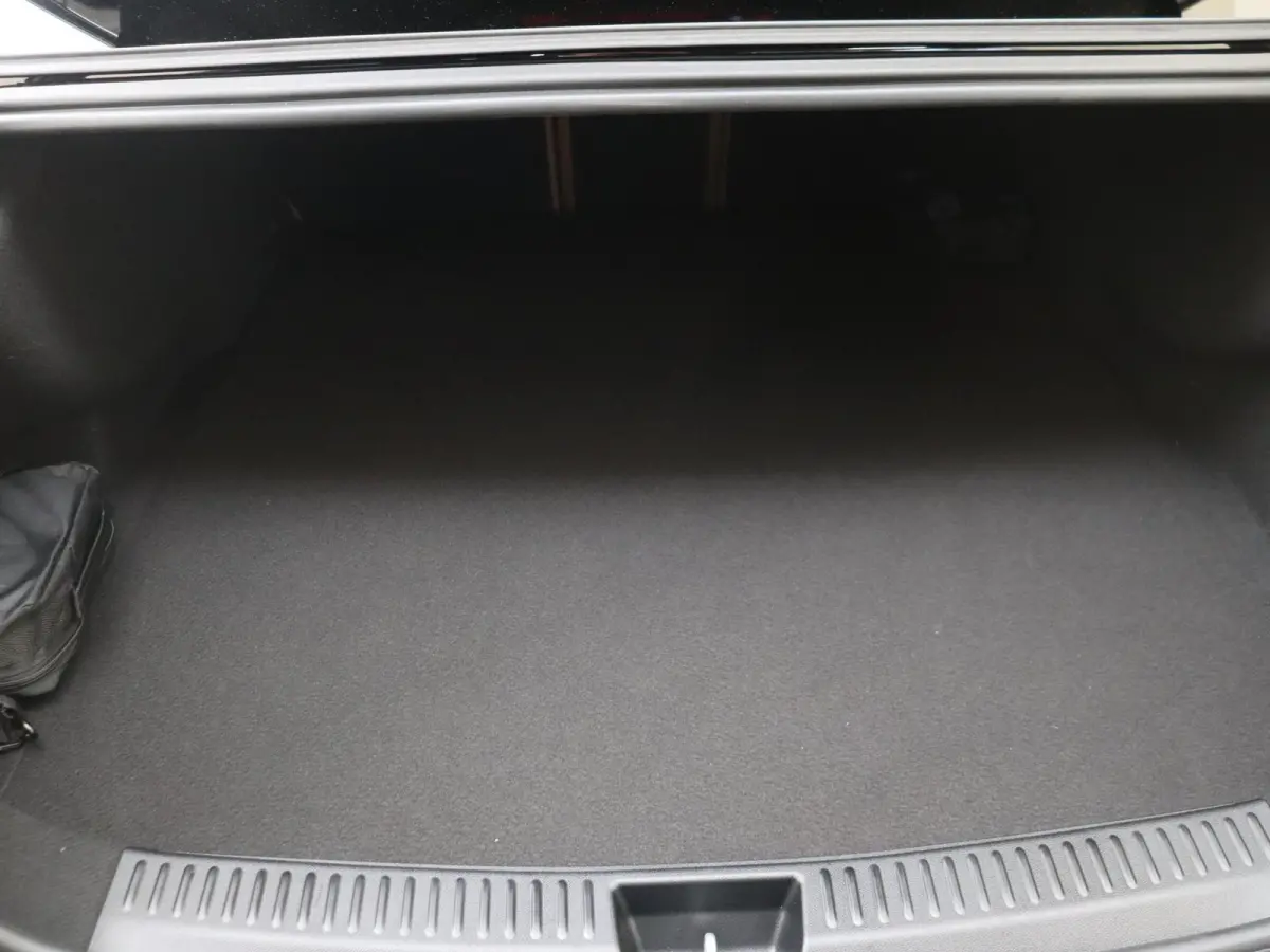 300 e AMG Line / Premium Plus/ Panoramadak/ Burmester 4D/ AIRMATIC/ Achterasbesturing/ Rijassistentiepakket