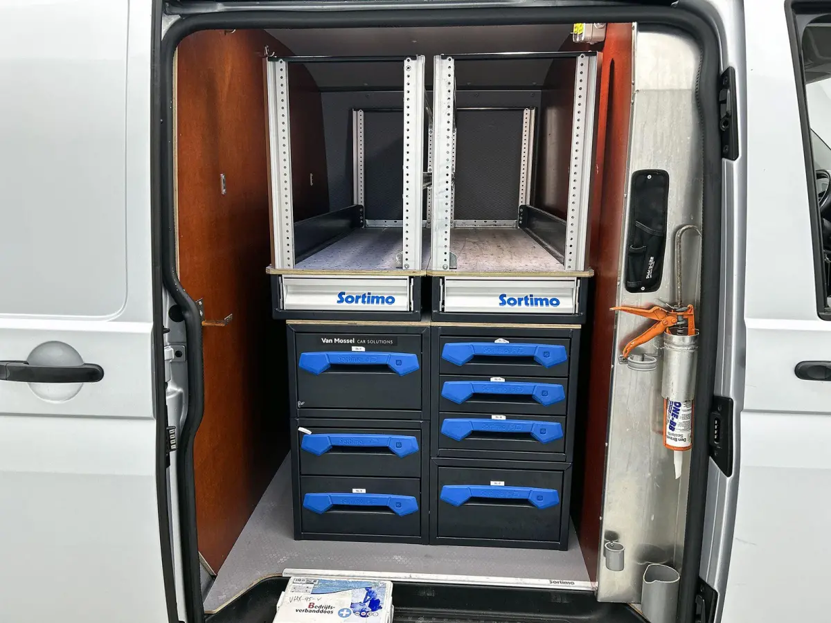 2.0 TDI L2H1 150PK | Automaat | Airco | Multifunctioneel stuurwiel | Cruise controle | Radio | Parkeersensoren achter | Sortimo | TomTom navigatie |
