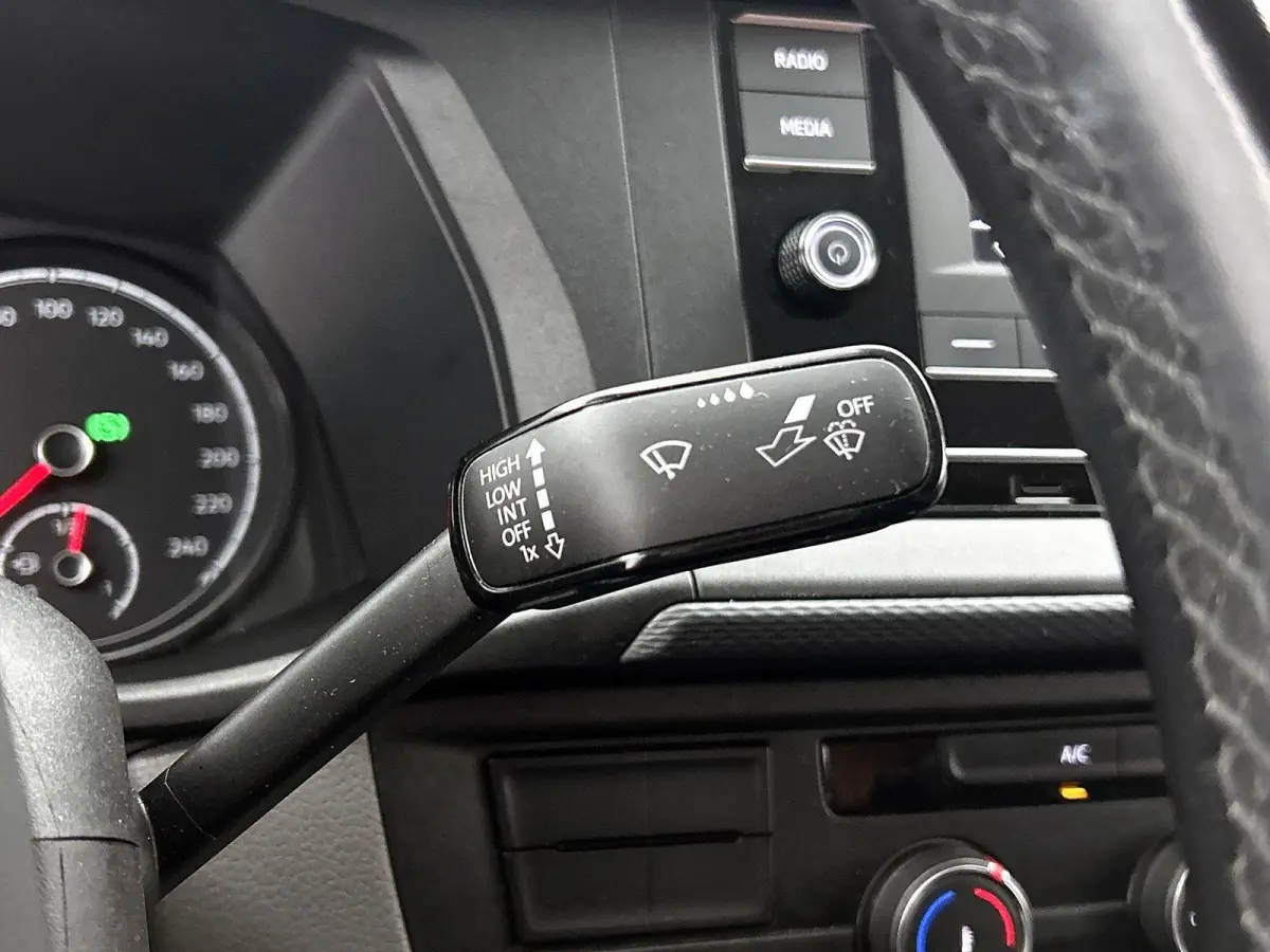 2.0 TDI L2H1 150PK | Automaat | Airco | Multifunctioneel stuurwiel | Cruise controle | Radio | Parkeersensoren achter | Sortimo | TomTom navigatie |
