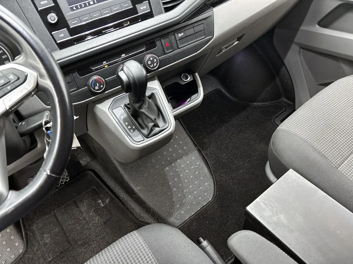 2.0 TDI L2H1 150PK | Automaat | Airco | Multifunctioneel stuurwiel | Cruise controle | Radio | Parkeersensoren achter | Sortimo | TomTom navigatie |