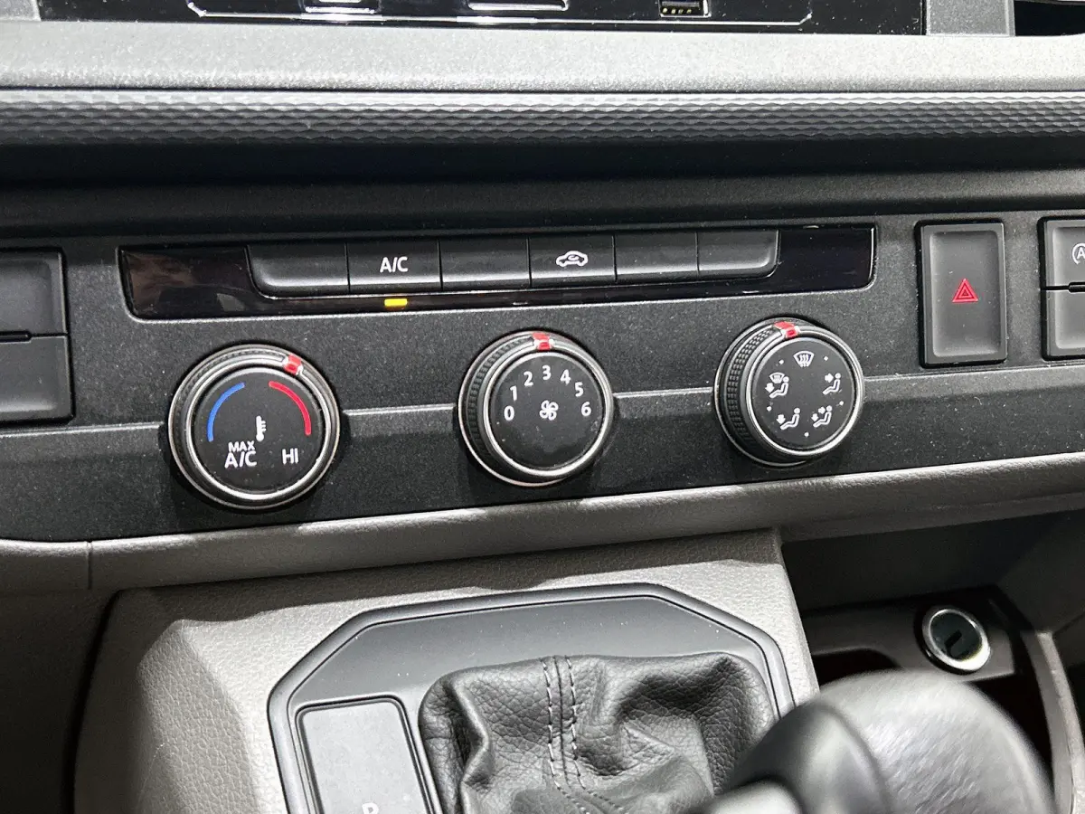 2.0 TDI L2H1 150PK | Automaat | Airco | Multifunctioneel stuurwiel | Cruise controle | Radio | Parkeersensoren achter | Sortimo | TomTom navigatie |