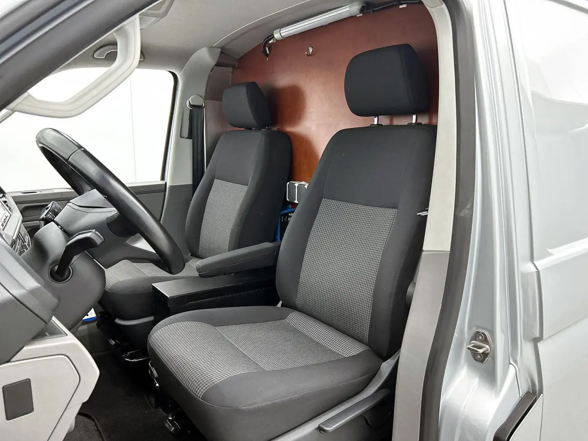 2.0 TDI L2H1 150PK | Automaat | Airco | Multifunctioneel stuurwiel | Cruise controle | Radio | Parkeersensoren achter | Sortimo | TomTom navigatie |