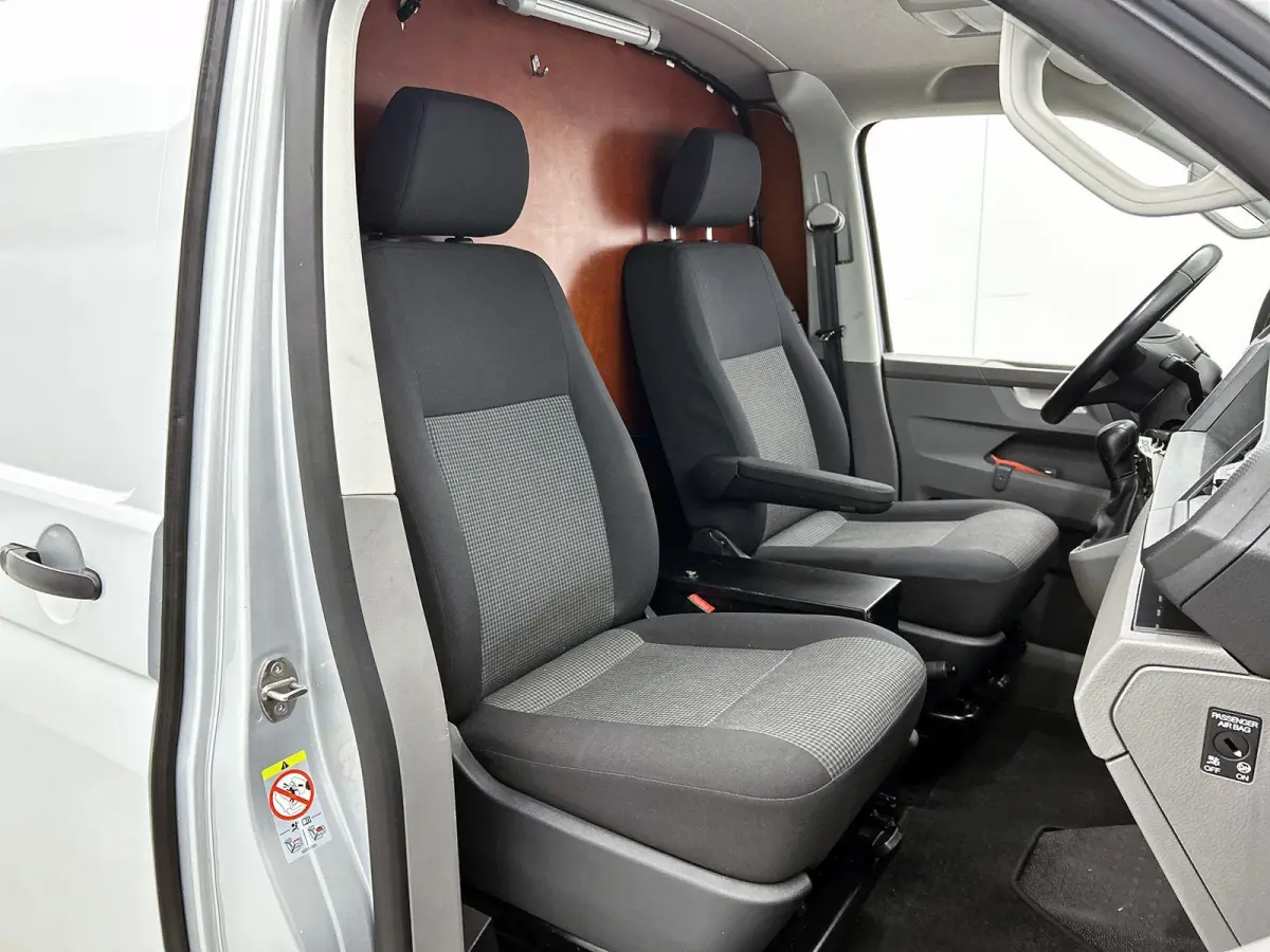 2.0 TDI L2H1 150PK | Automaat | Airco | Multifunctioneel stuurwiel | Cruise controle | Radio | Parkeersensoren achter | Sortimo | TomTom navigatie |