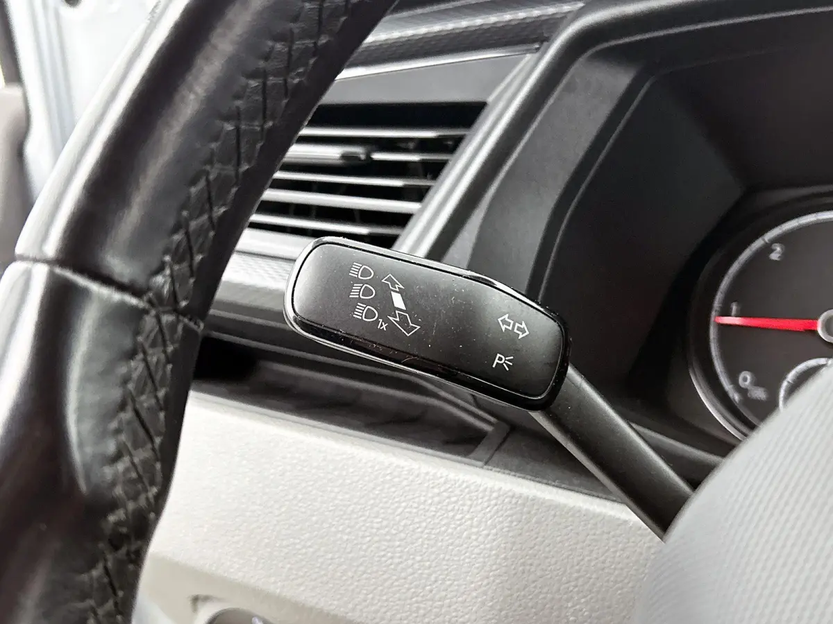 2.0 TDI L2H1 150PK | Automaat | Airco | Multifunctioneel stuurwiel | Cruise controle | Radio | Parkeersensoren achter | Sortimo | TomTom navigatie |