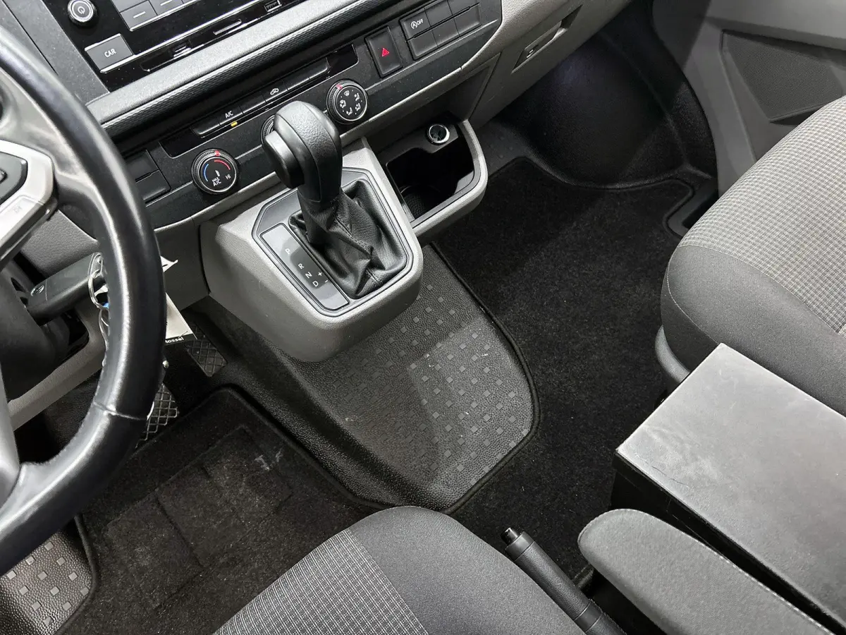 2.0 TDI L2H1 150PK | Automaat | Airco | Multifunctioneel stuurwiel | Cruise controle | Radio | Parkeersensoren achter | Sortimo | TomTom navigatie |